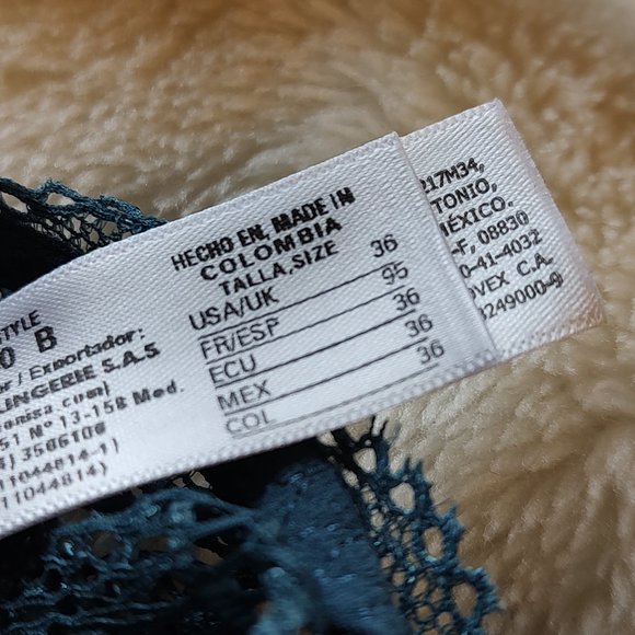 Lace contour wireless bralette - Picture 8 of 9